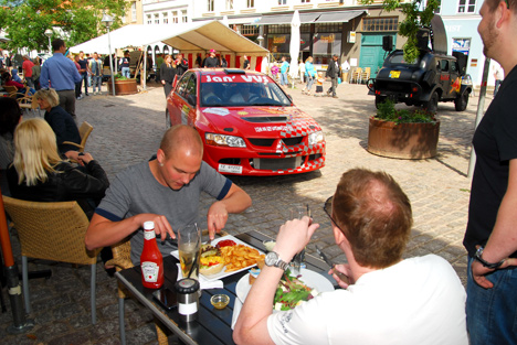 Rallybilerne kommer tæt på byens borgere, når der fredag den 16. september holdes teknisk kontrol i centrum af byen.